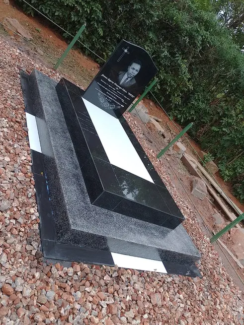 Memorial Graves